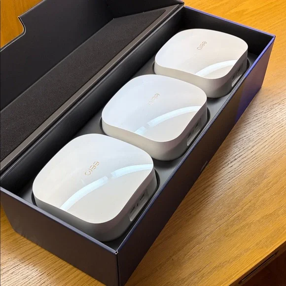 eero Pro 6 Mesh Wi‑Fi System, 3-pack - Picture 4 of 7